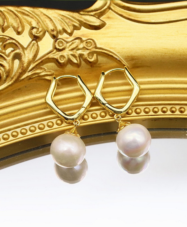 Pearl earring 2022-4-21-046